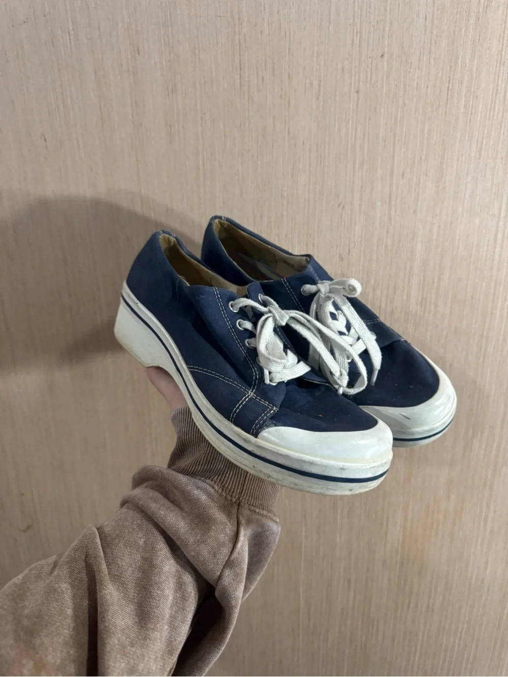 Dansko Slip Resistant Navy Canvas Low-Top Sneakers with White Accents Size 8